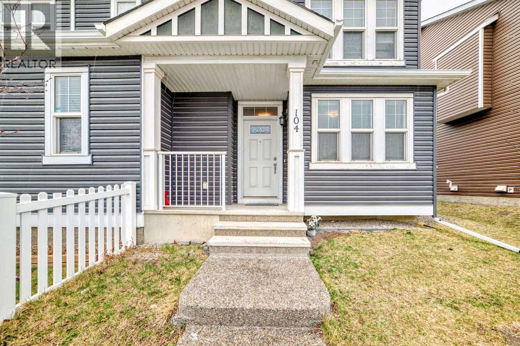 104 Redstone Avenue NE — photo 3