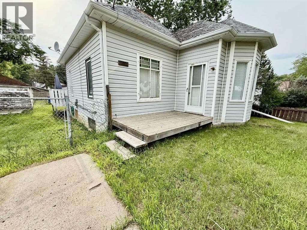5208 47 Street — photo 2