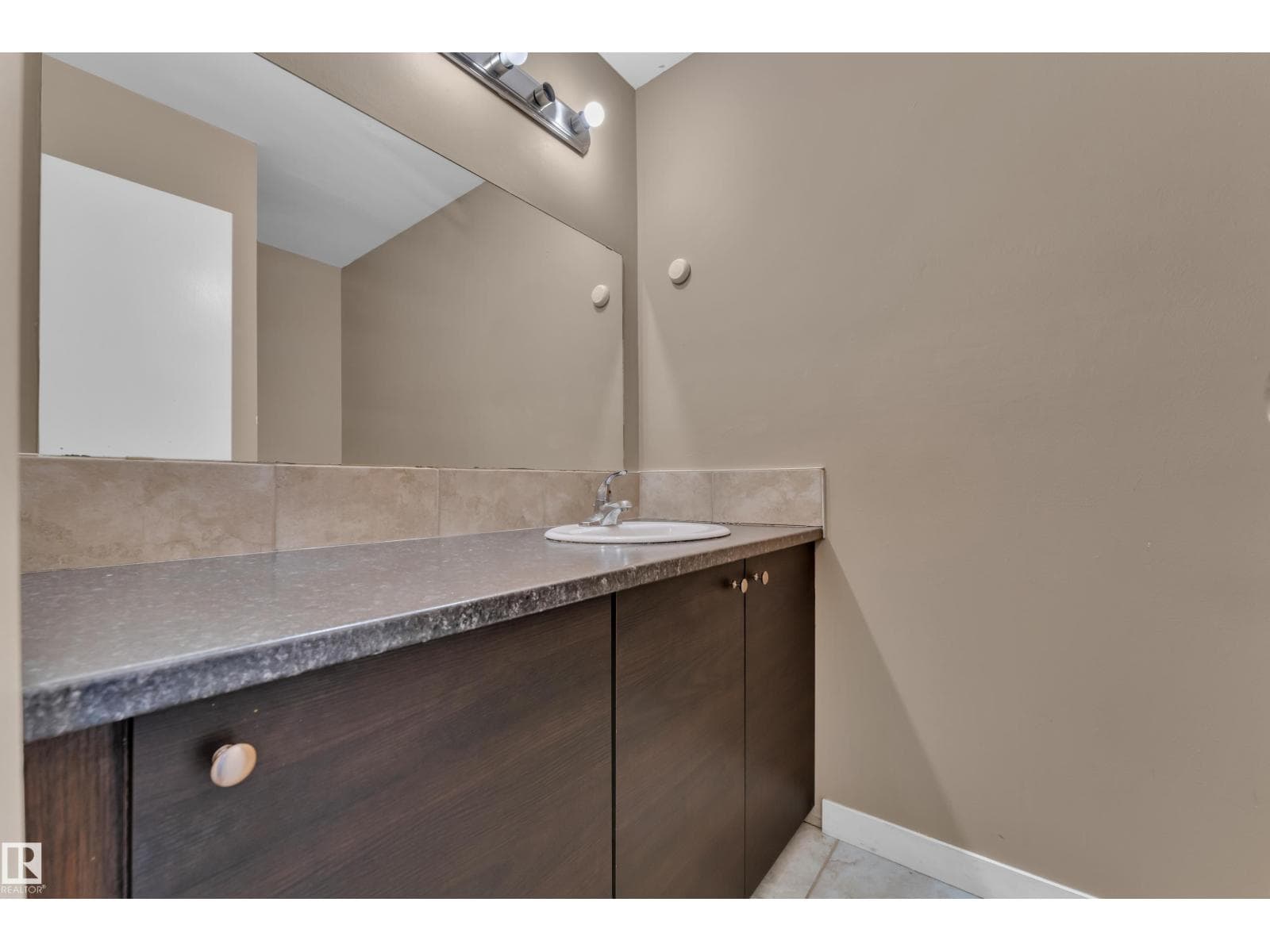 6632 36A AV NW — photo 5