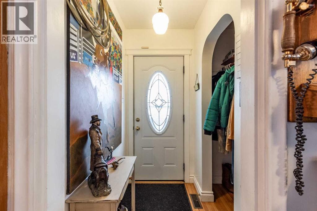 54 9 Street SW — photo 4