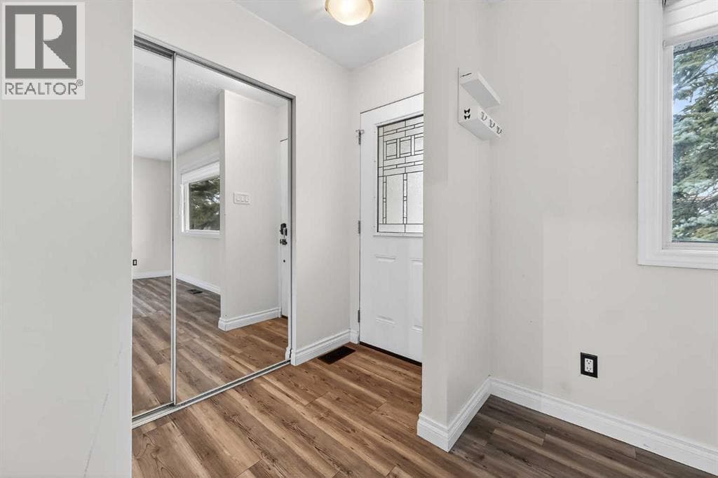 81 Westminster Drive SW — photo 3