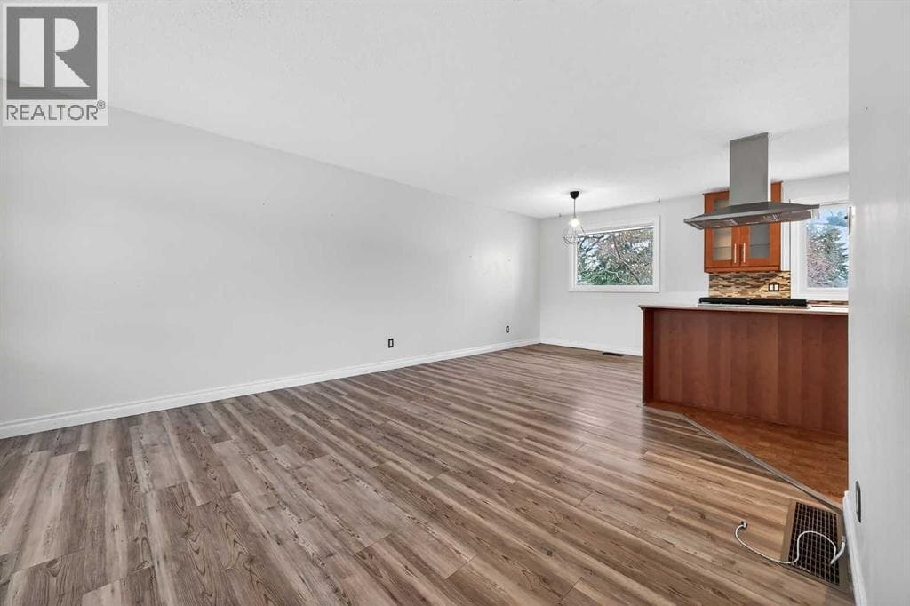 81 Westminster Drive SW — photo 4
