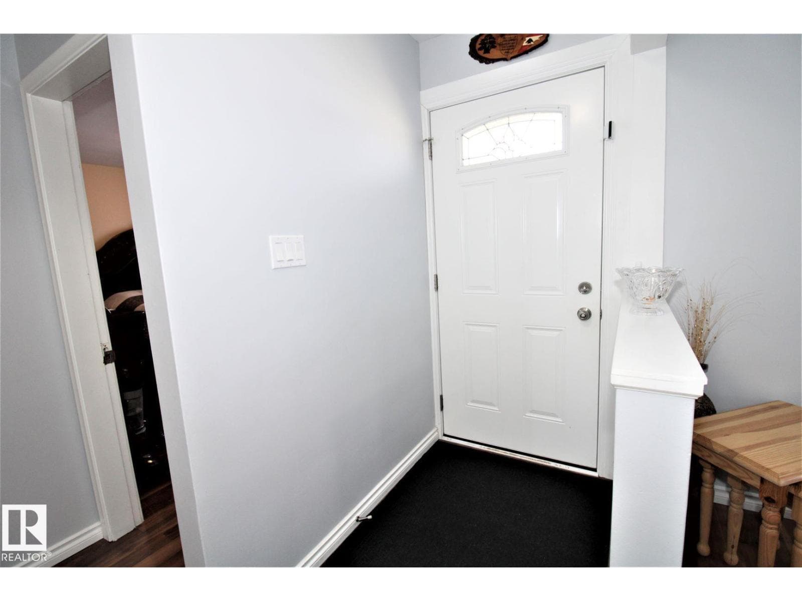 12111 137 AV NW — photo 5