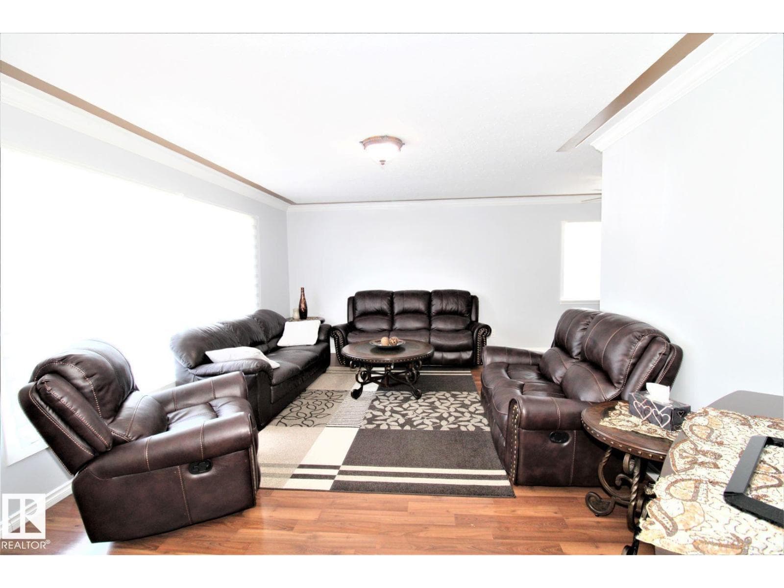 12111 137 AV NW — photo 4