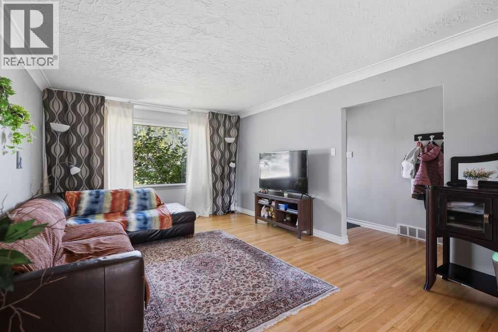 2808 19 Street NW — photo 3