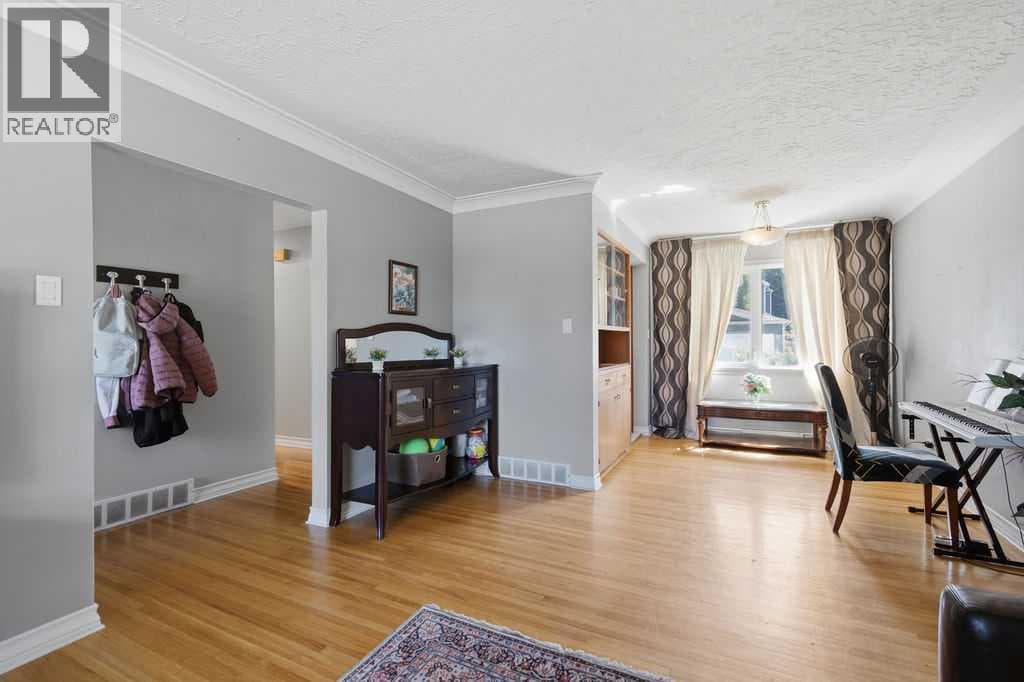 2808 19 Street NW — photo 5