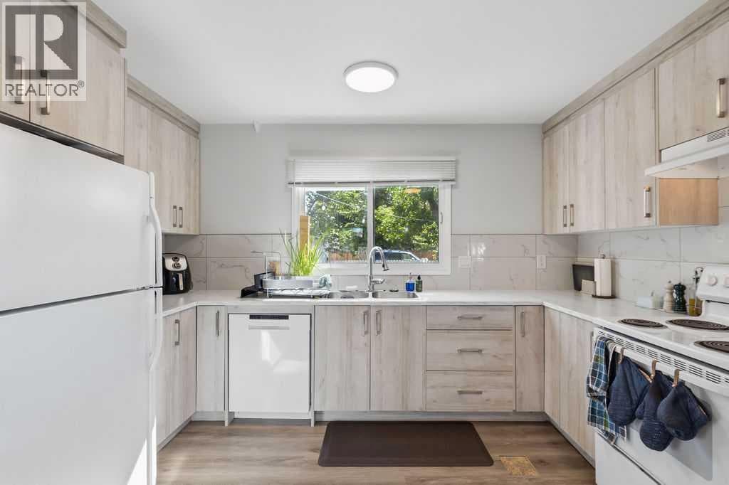 2812 19 Street NW — photo 5