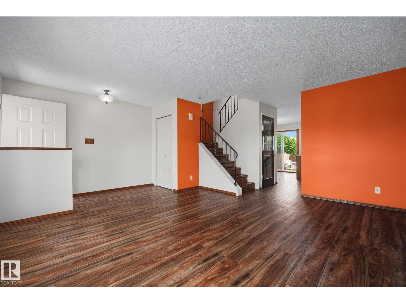 9516 173 AV NW — photo 4