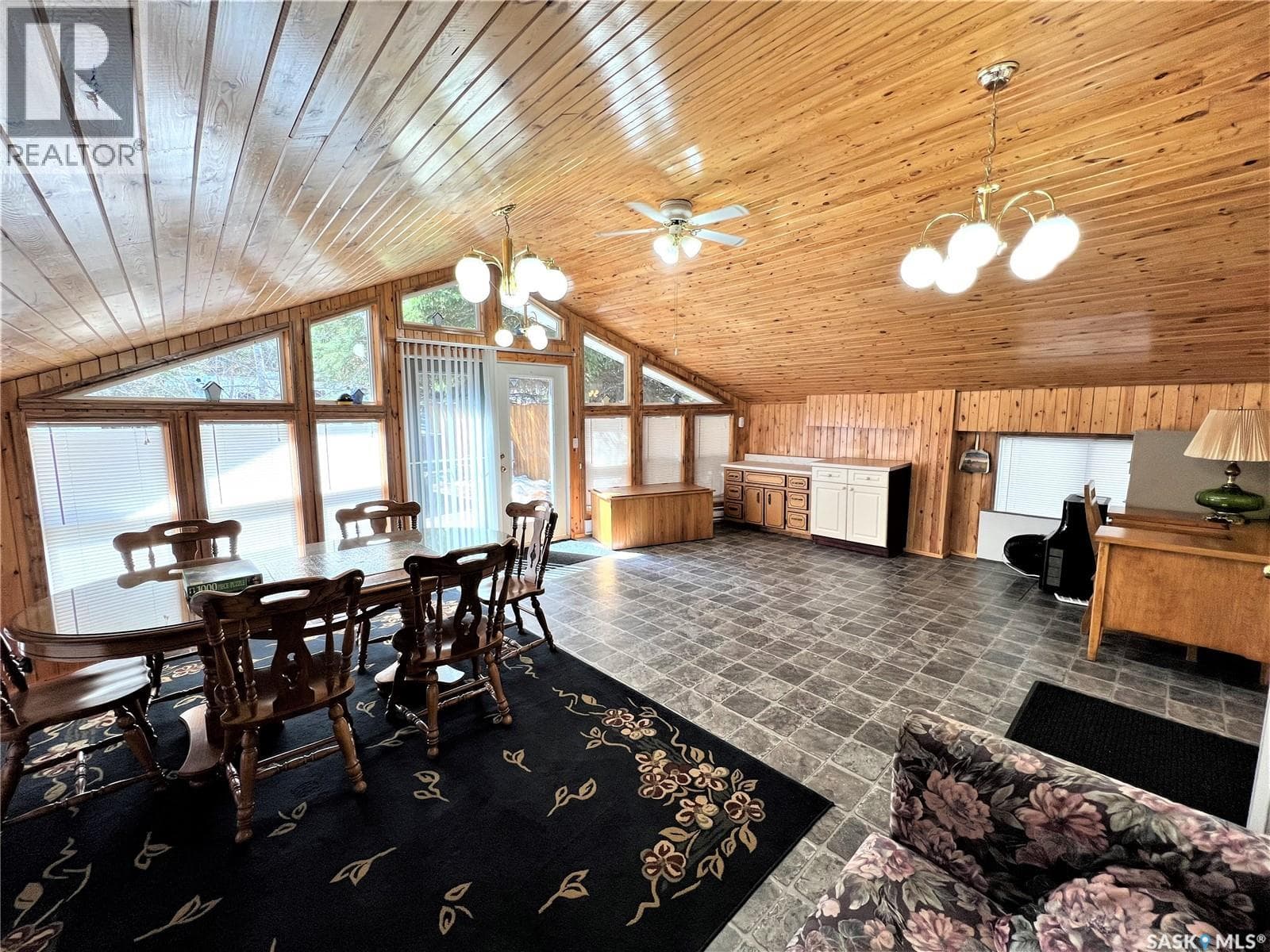 214 Richard DRIVE — photo 2