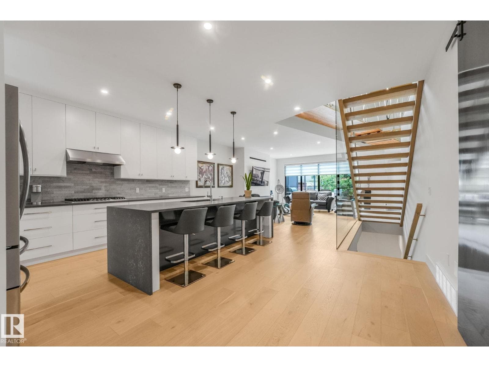 11247 71 AV NW