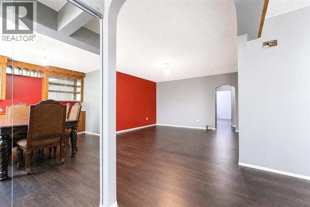121 5 Street SE — photo 3