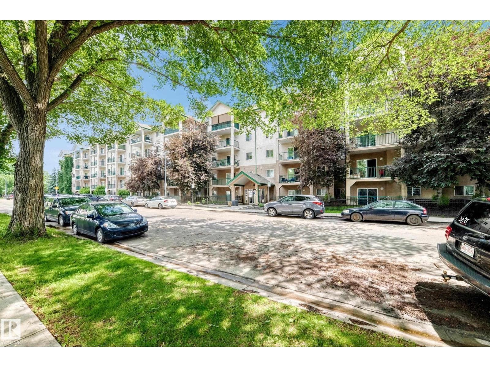 #221 11325 83 ST NW