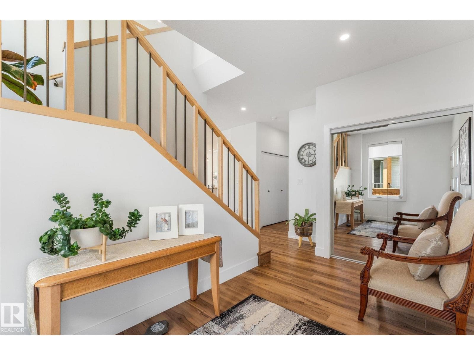 283 Silverstone CR — photo 4