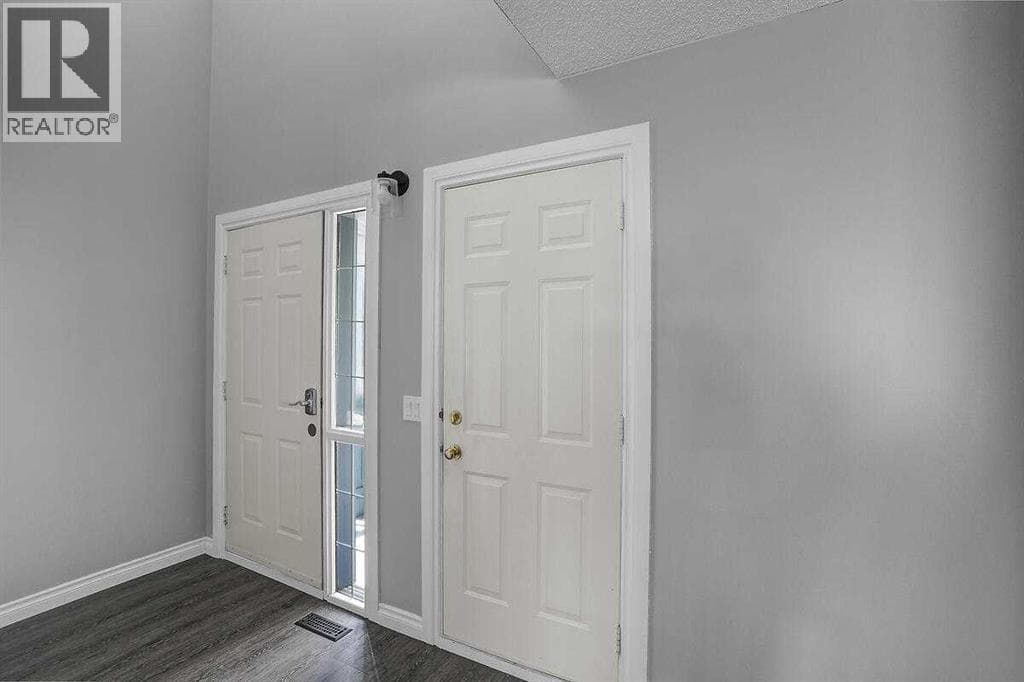 274 Somerside Park SW — photo 3