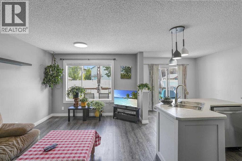 274 Somerside Park SW — photo 4