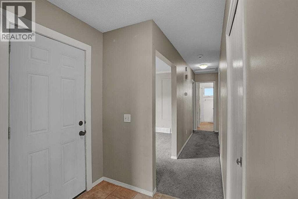 151 Midlawn Close SE — photo 4