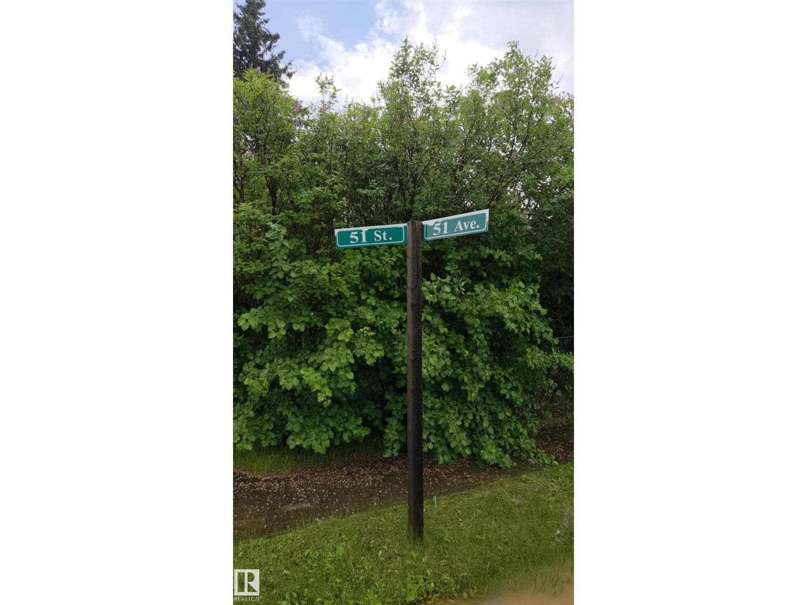5007 51 AV — photo 5