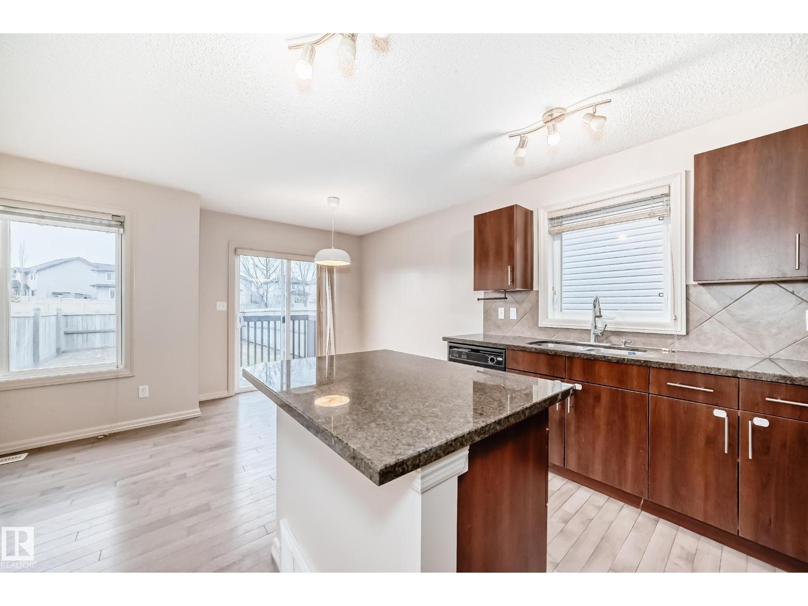 1285 CUNNINGHAM DR SW — photo 4