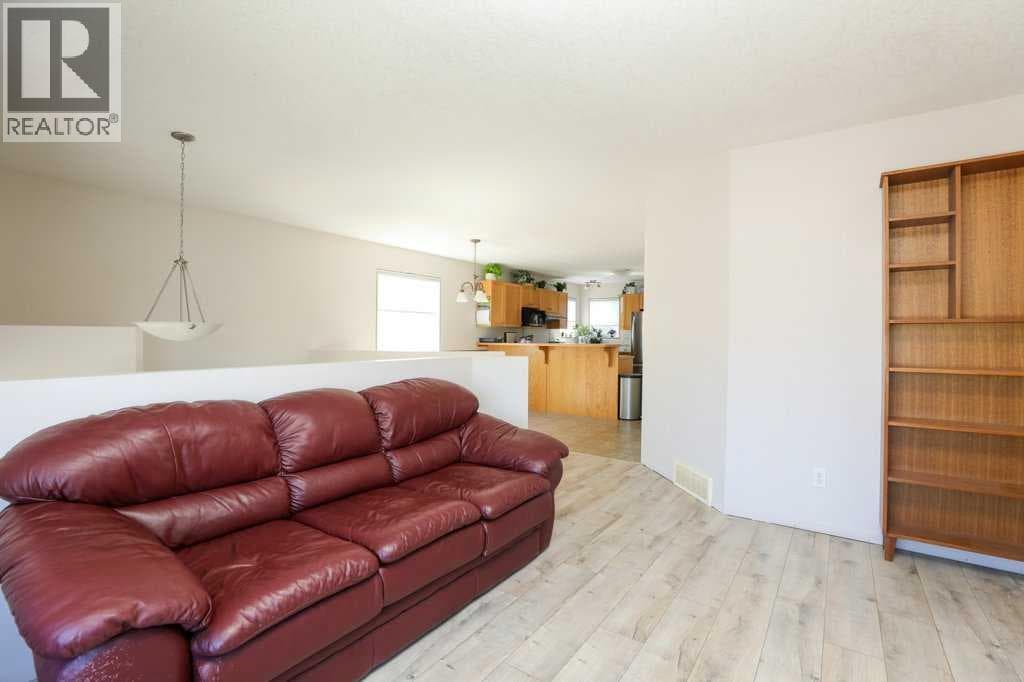 644 Aberdeen Crescent W — photo 4