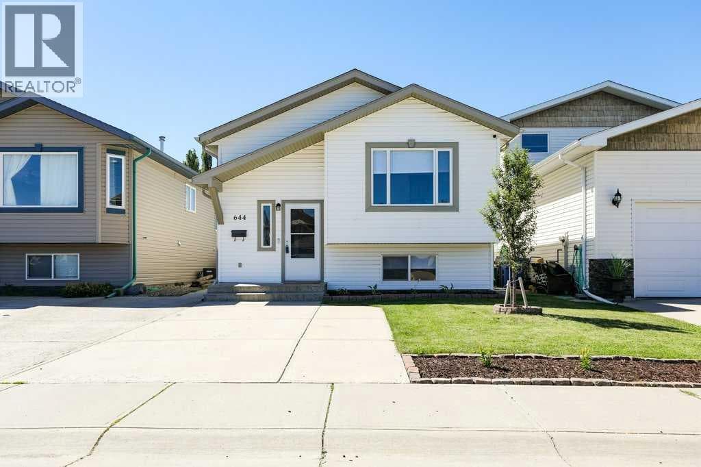 644 Aberdeen Crescent W — photo 2