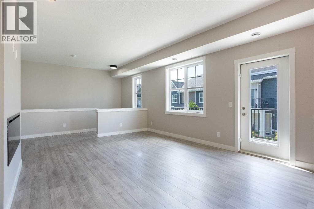 607 Cranbrook Walk SE — photo 2