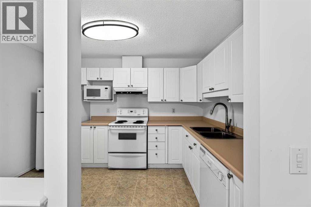 3205, 3000 Sienna Park Green SW — photo 5