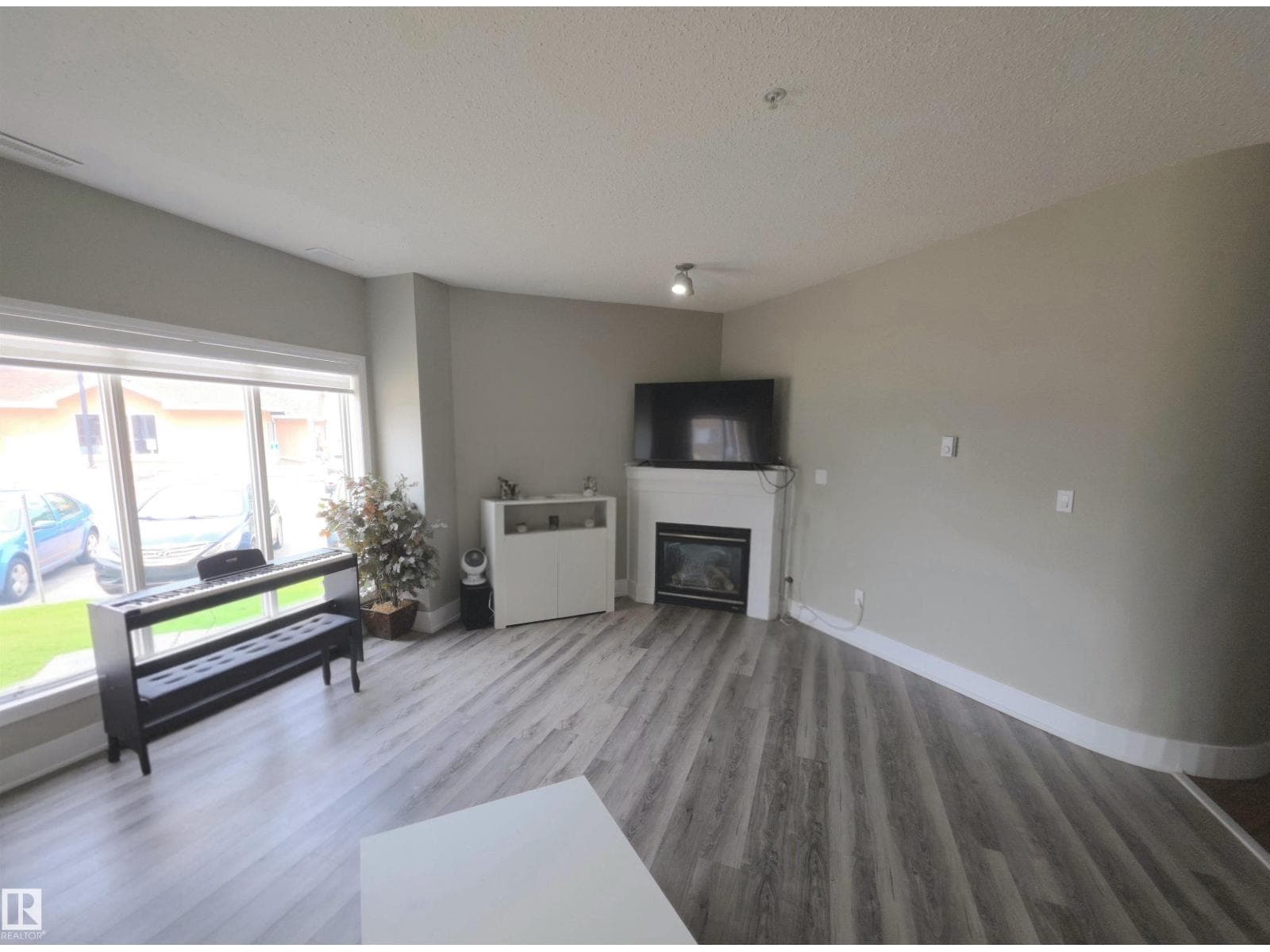 #104 4312 139 AV NW — photo 5