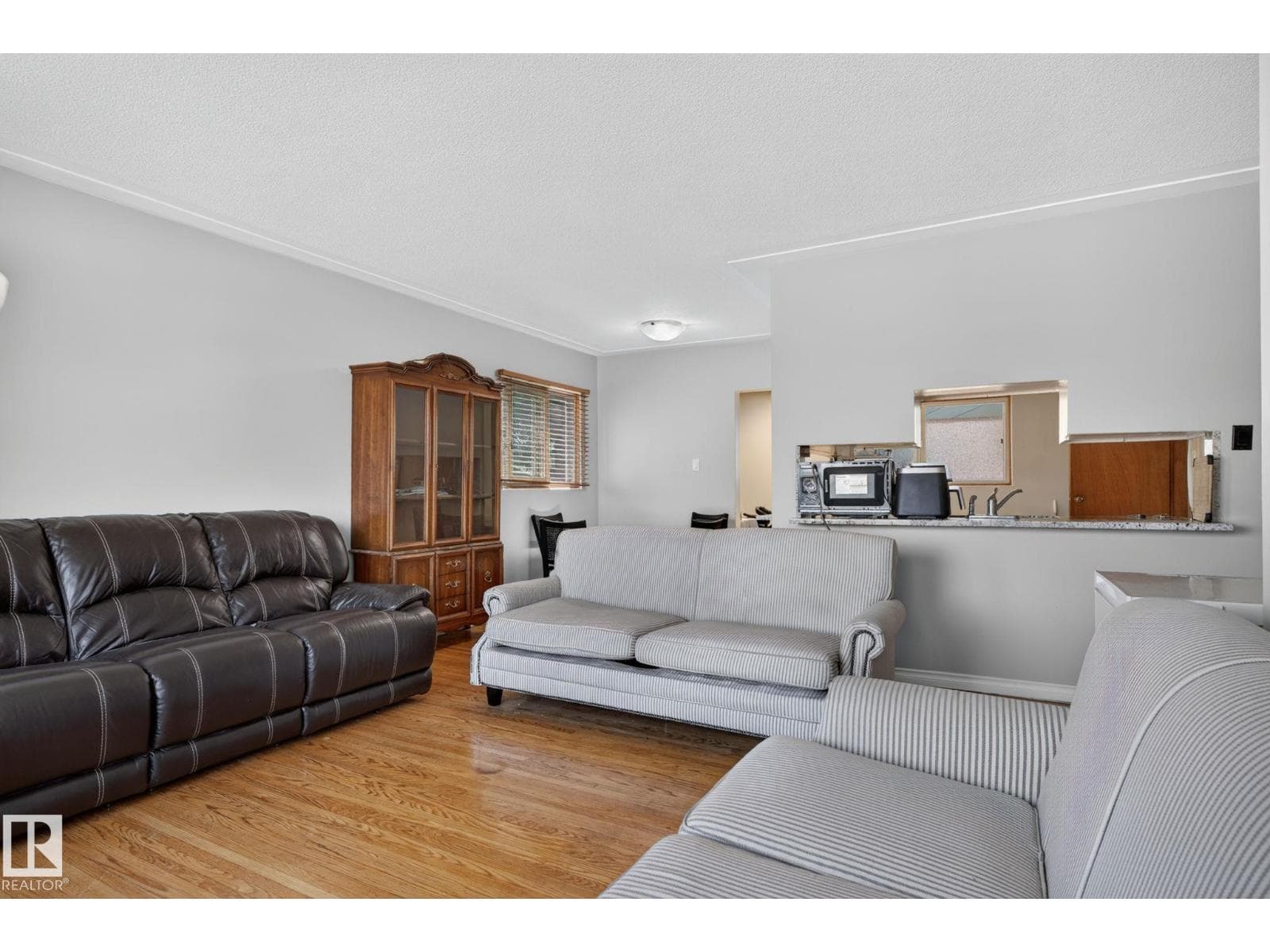 12238 48 ST NW — photo 4
