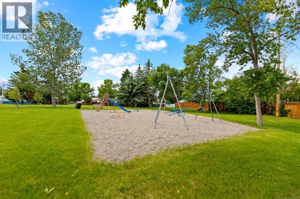 323 maddock Crescent NE — photo 5
