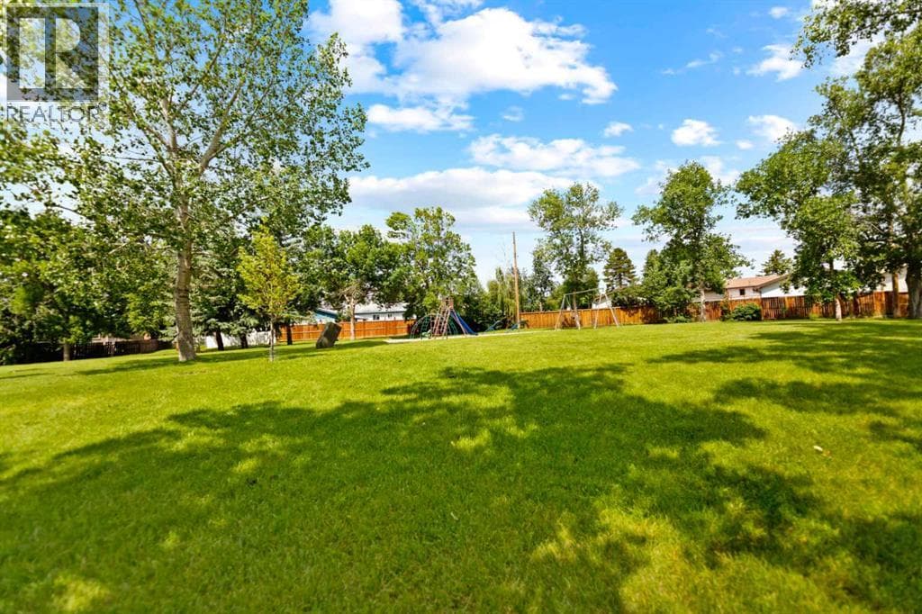 323 maddock Crescent NE — photo 4