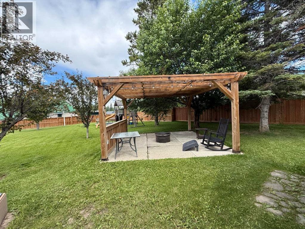 106 Sunwapta Drive — photo 4