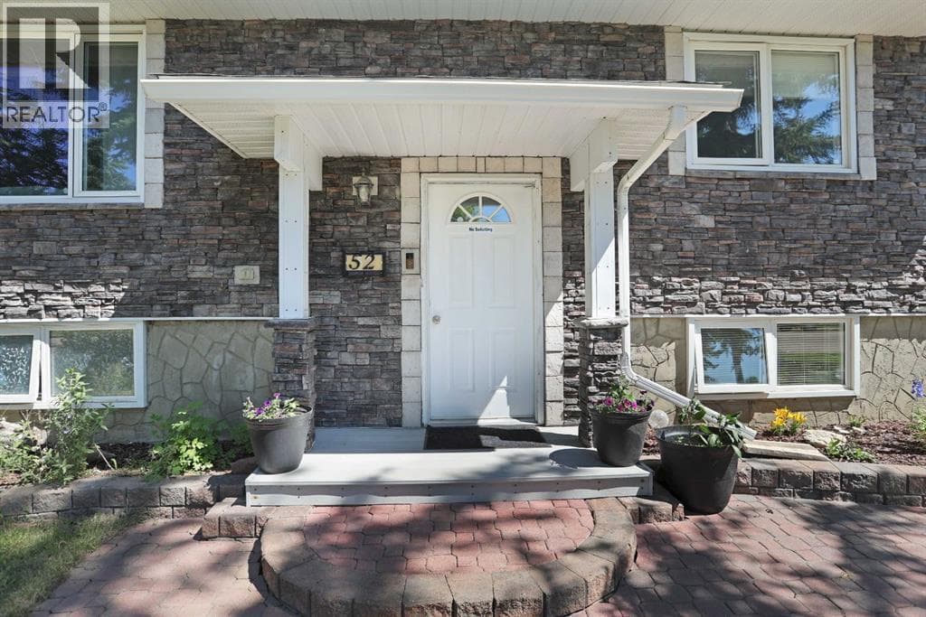 52 Marshall Drive W — photo 4