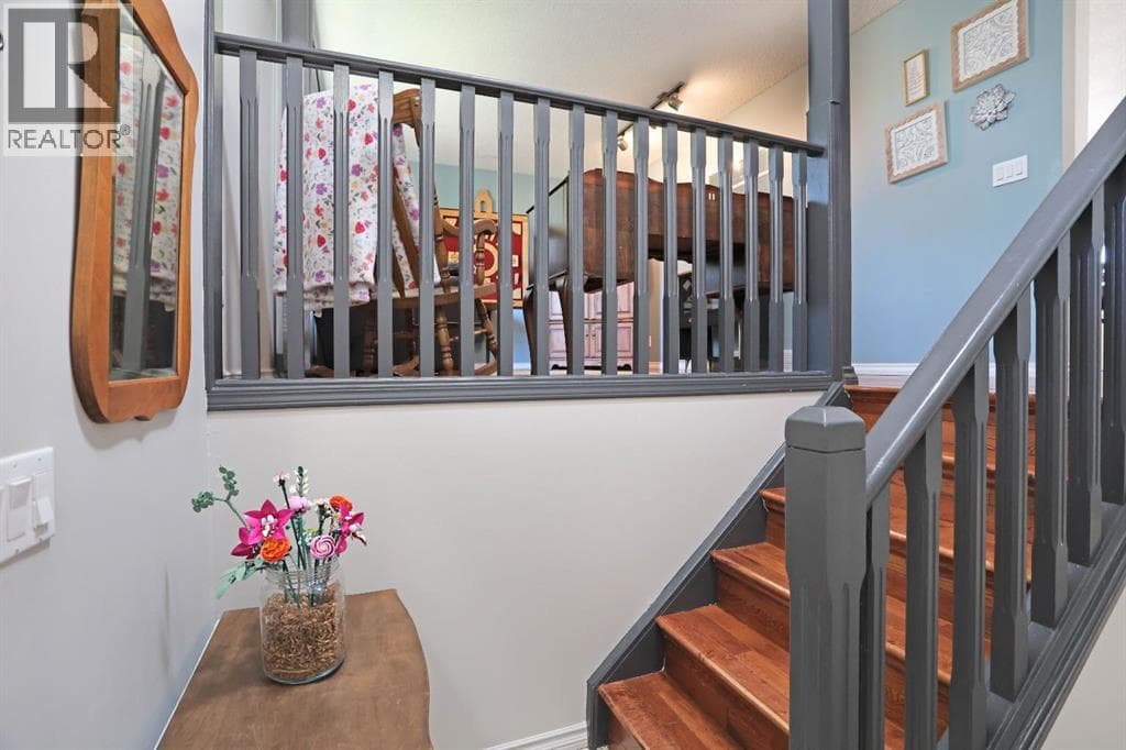 52 Marshall Drive W — photo 5