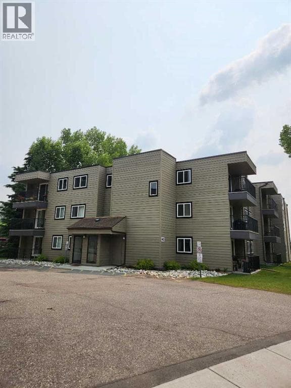 201, 40 Glenbrook Crescent — photo 2