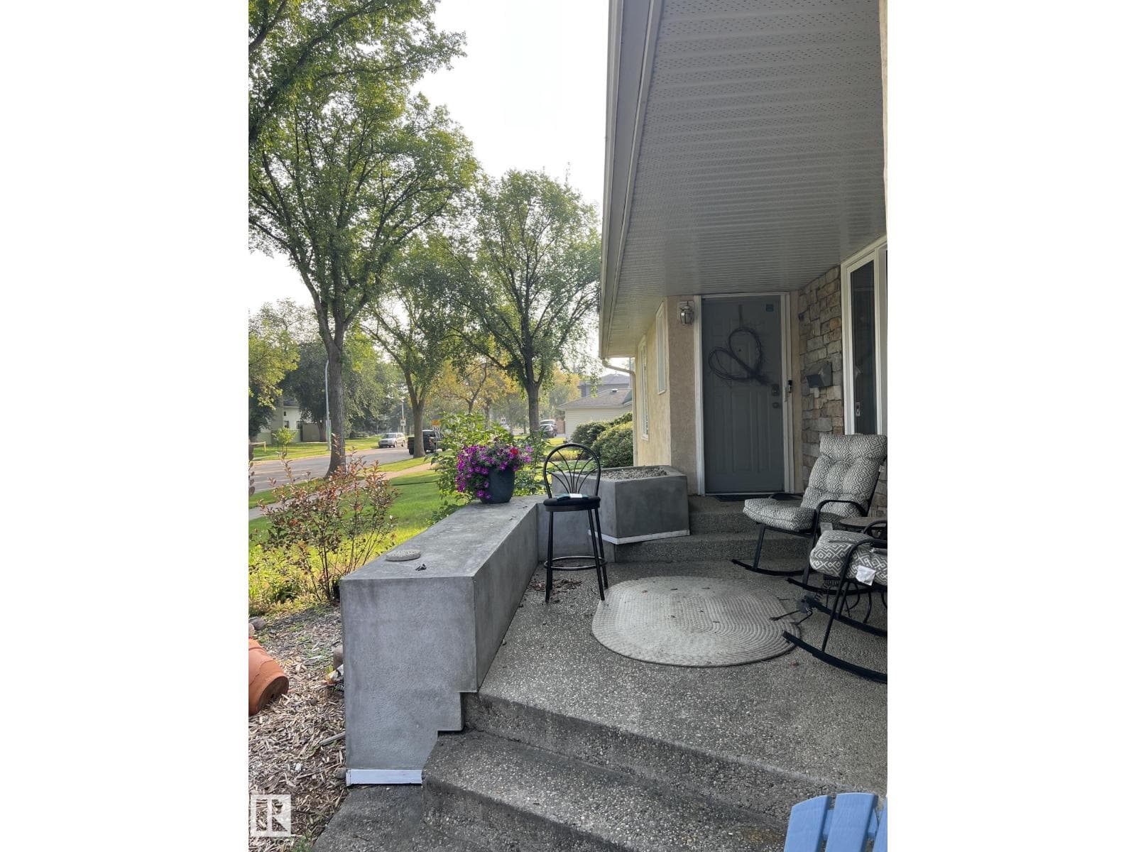 7923 94 AV NW NW — photo 2