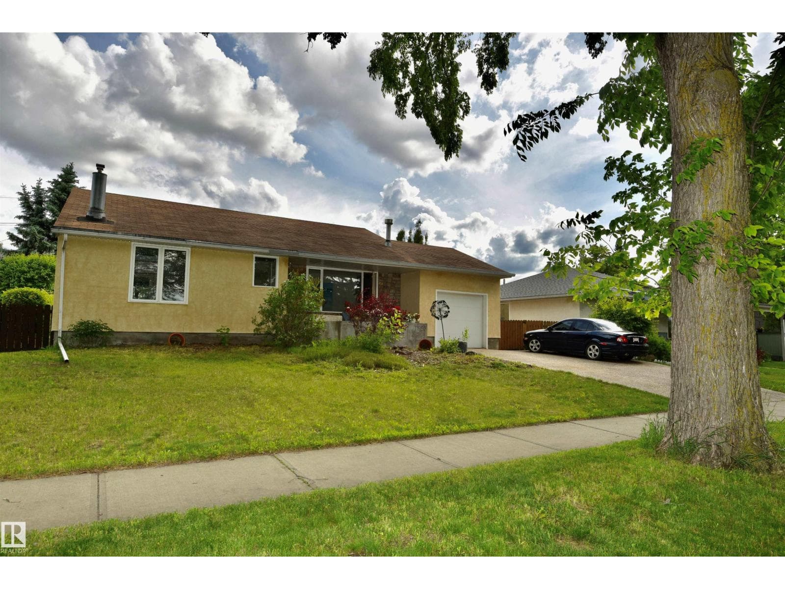 7923 94 AV NW NW