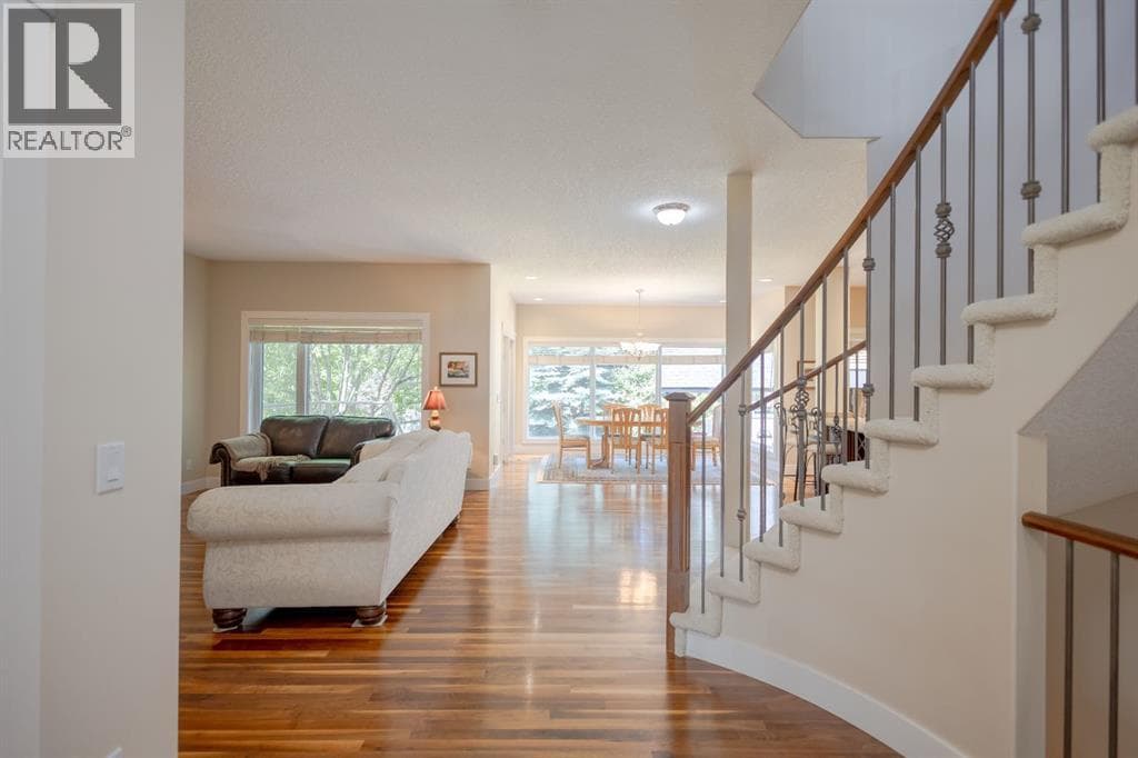 11 Tuscany Glen Green NW — photo 5