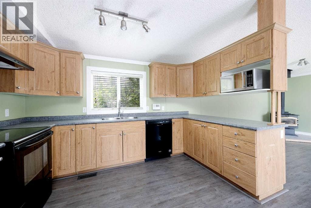 132 Greentree Crescent — photo 4