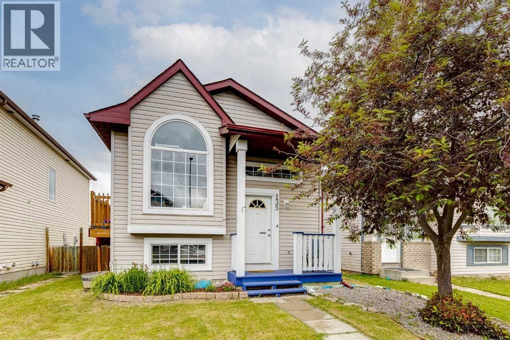 135 Covewood Close NE