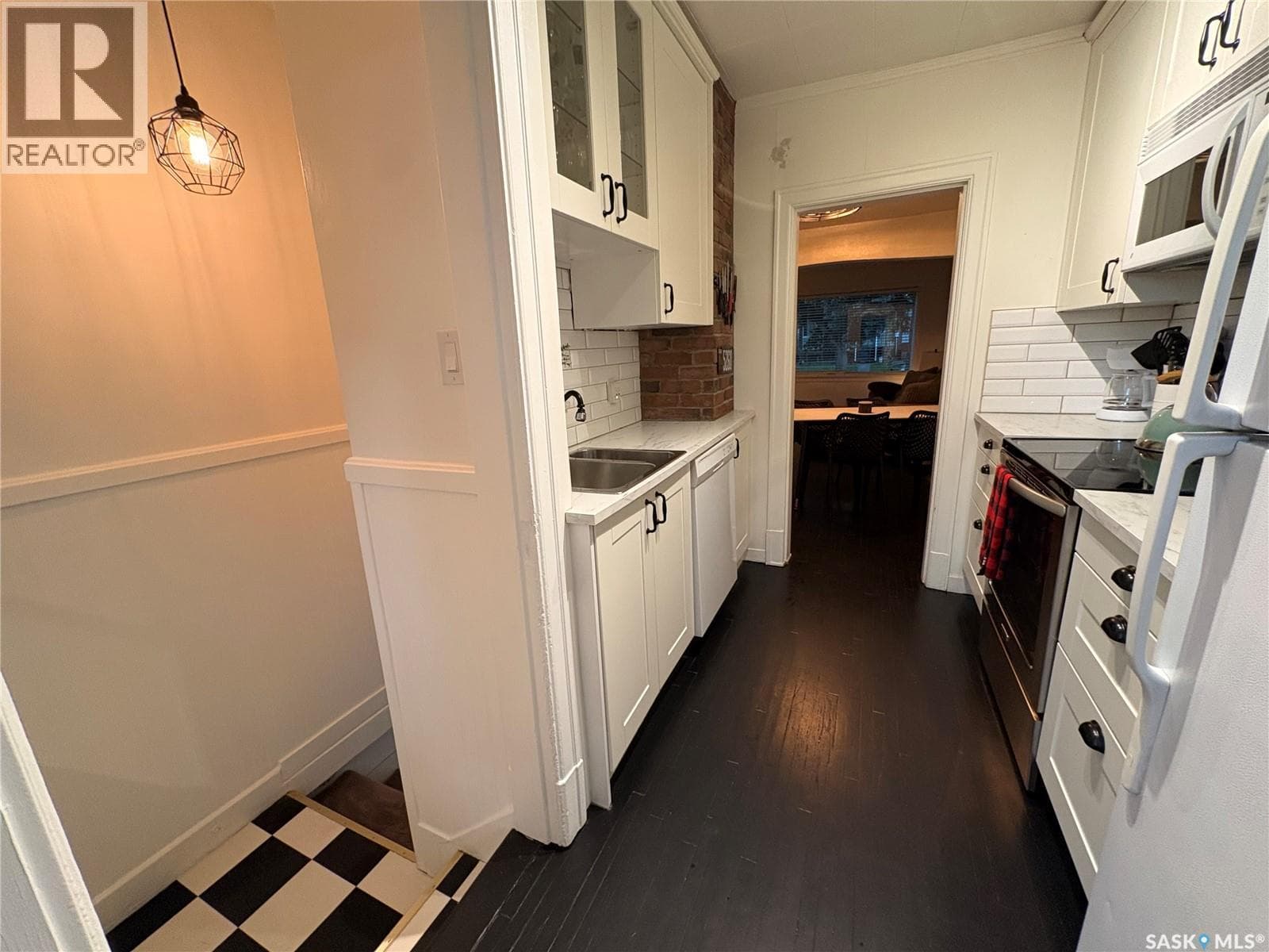 2458 Broder STREET — photo 3