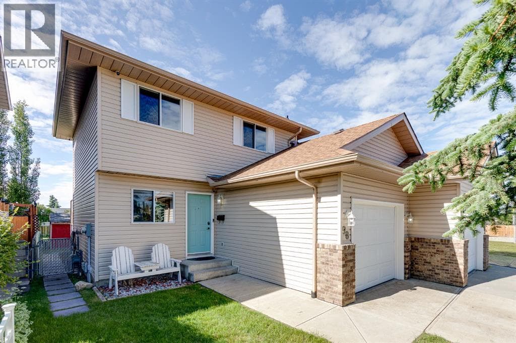 98 Everglade Drive SE