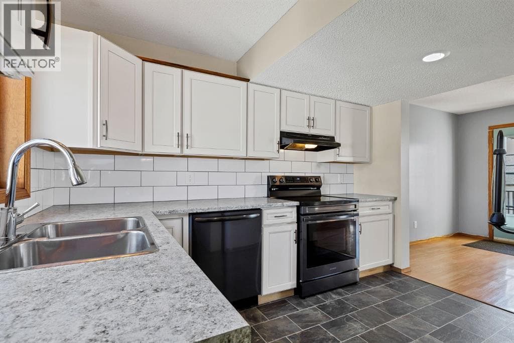 98 Everglade Drive SE — photo 4
