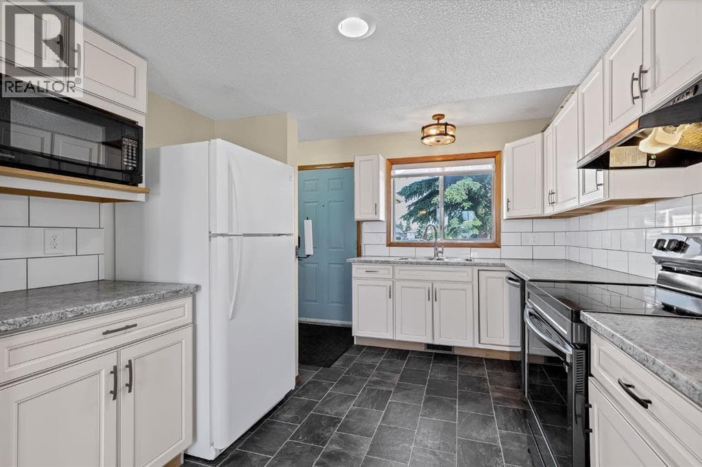 98 Everglade Drive SE — photo 3
