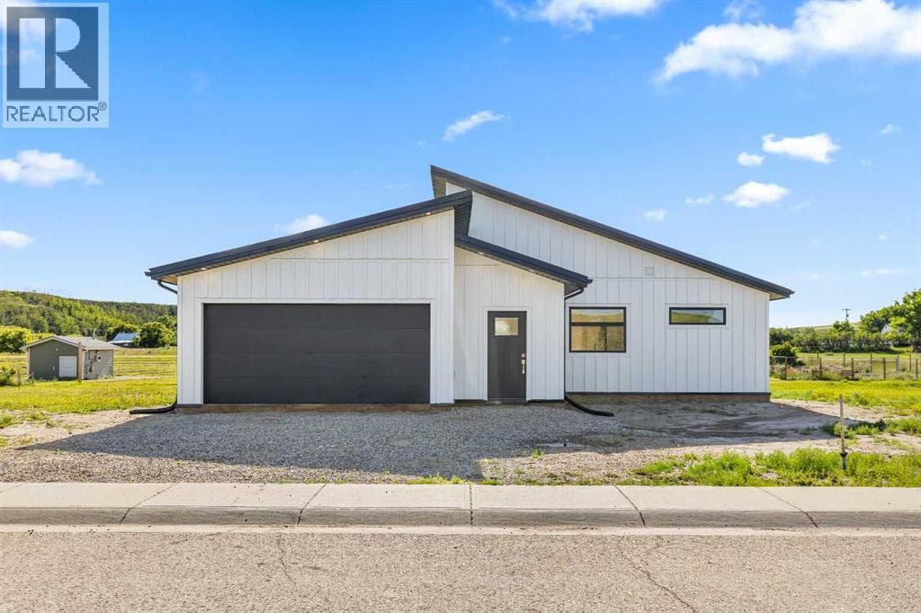 8 Diamond Valley Close — photo 2