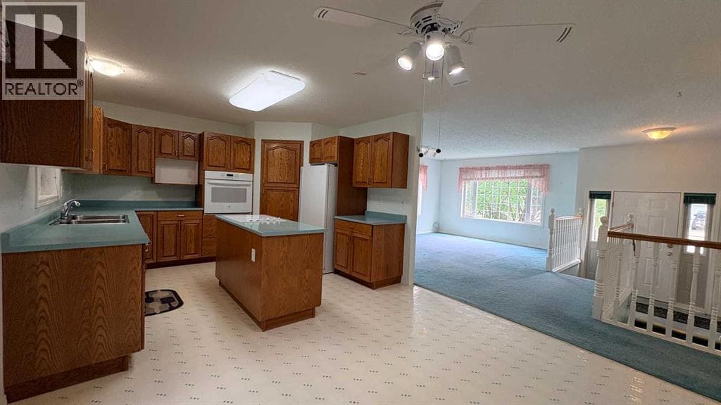 1834 10 Avenue — photo 4