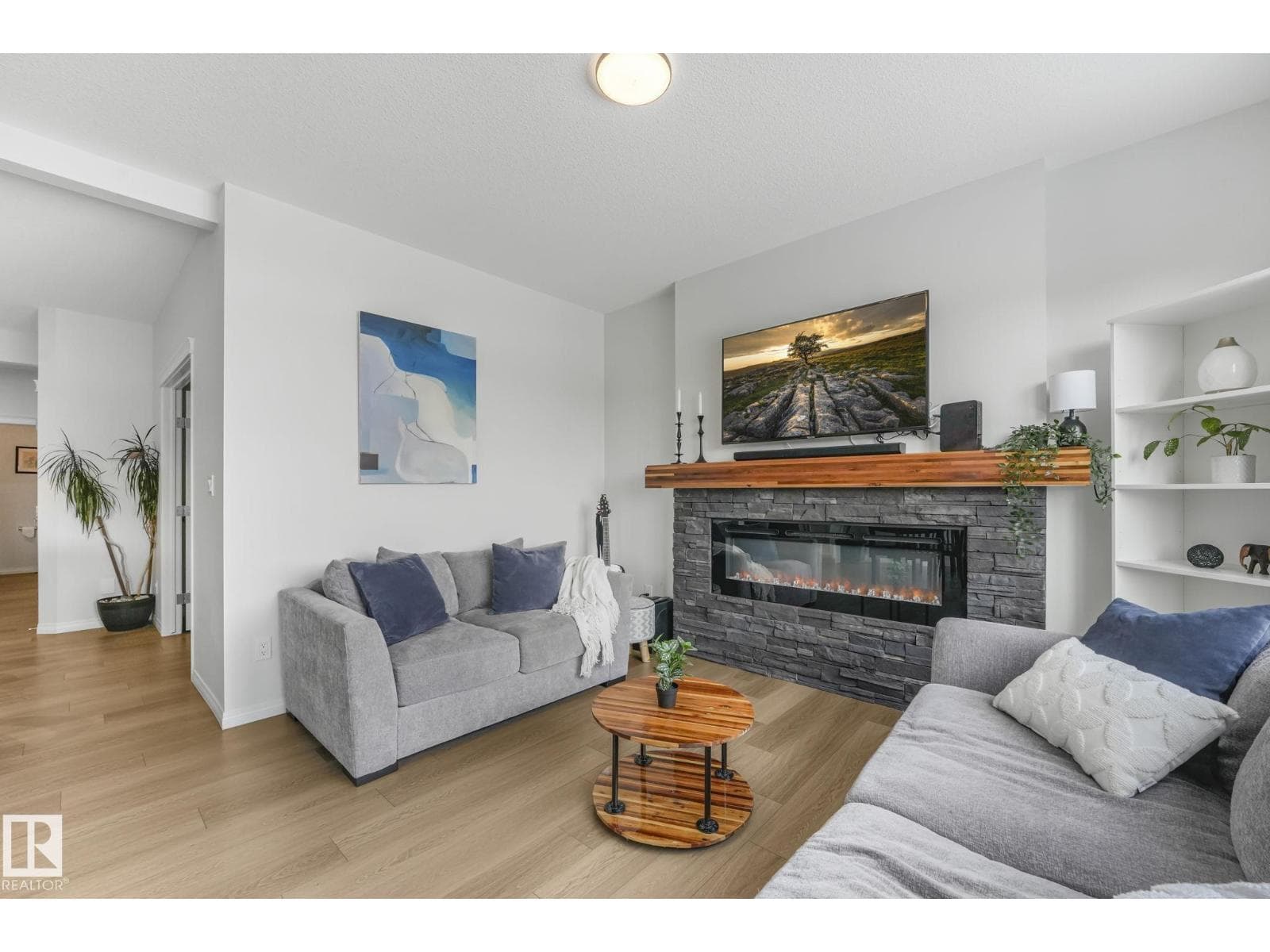 6417 66 ST