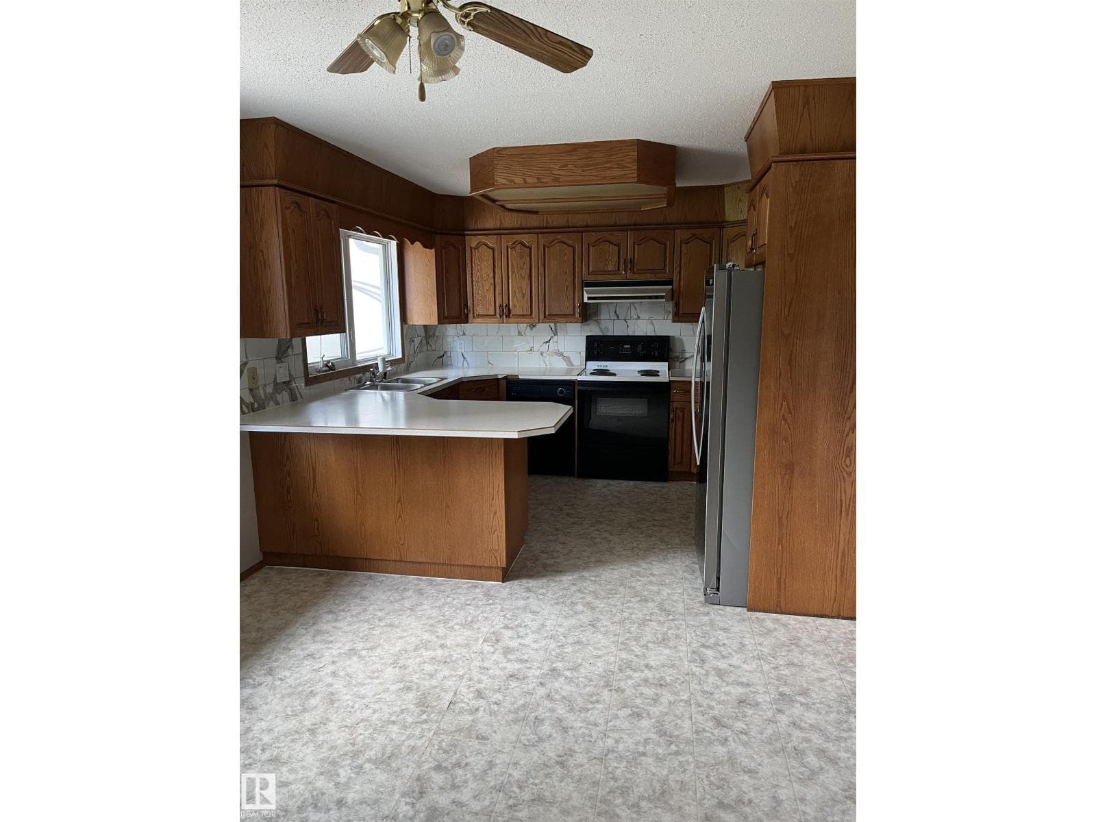 5012 58 AV — photo 2