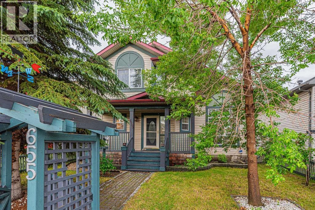 655 Erin Woods Drive SE — photo 2