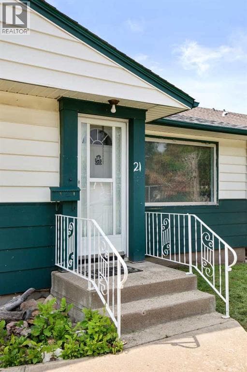 21 5 Street SW — photo 2