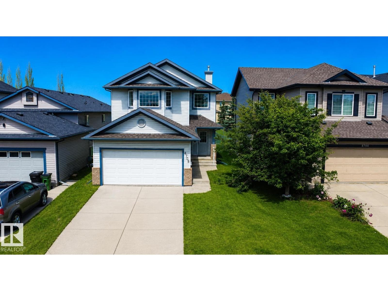 8708 175 AV NW
